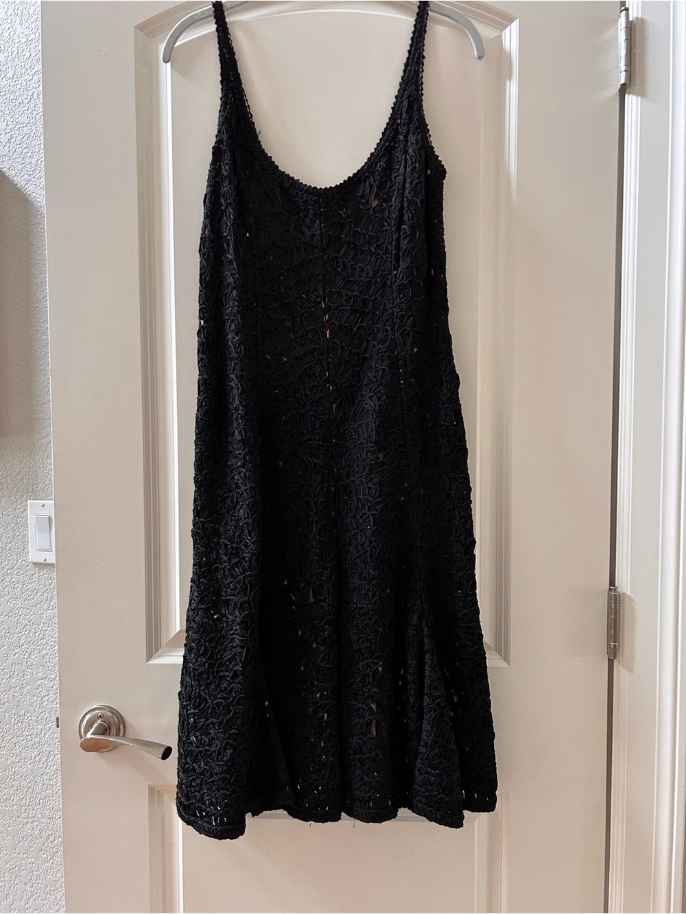 Carmen Marc Valvo Collection Crocheted Silk Lined Cocktail Event Dress. Swing. 8